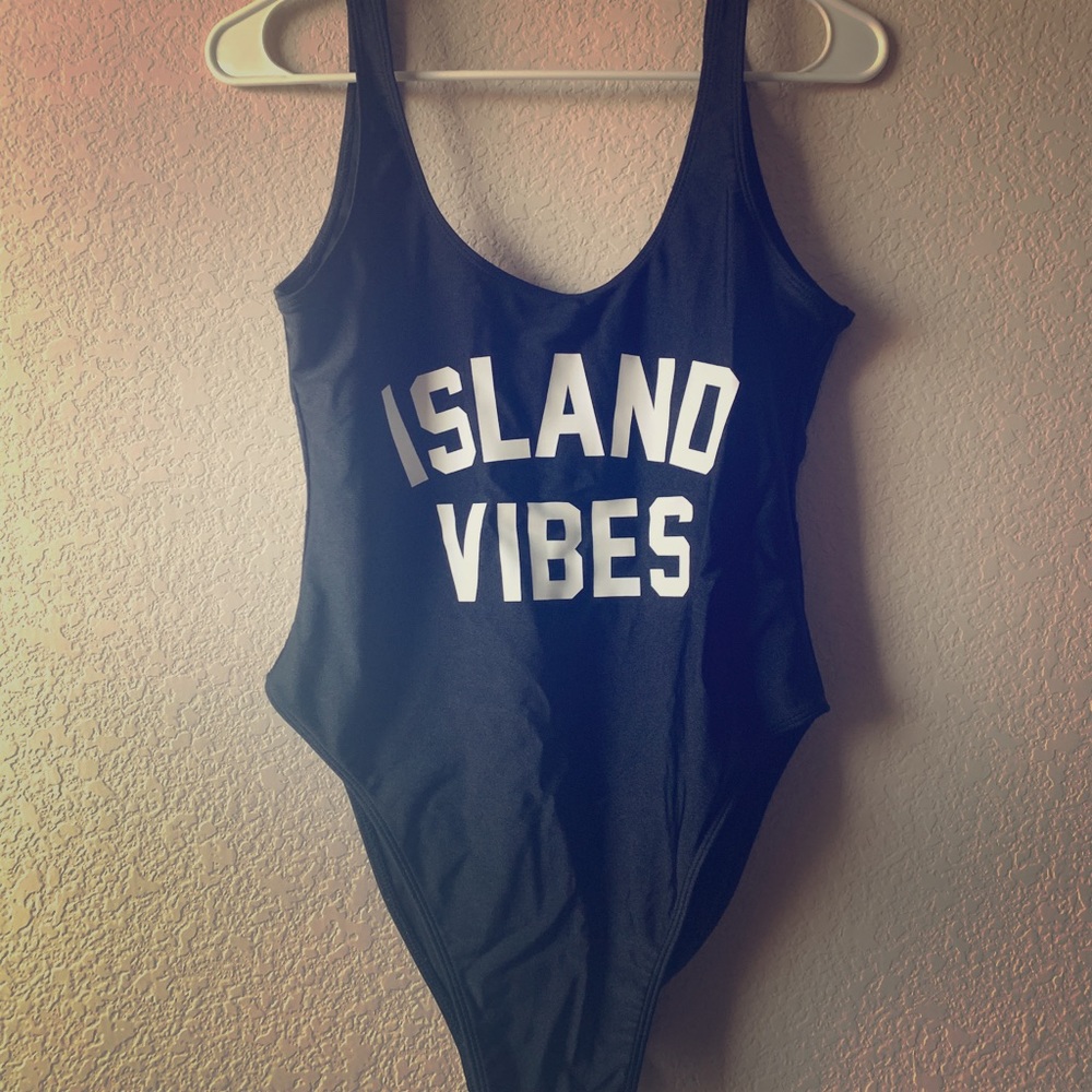 4 bodysuit/ swimsuit